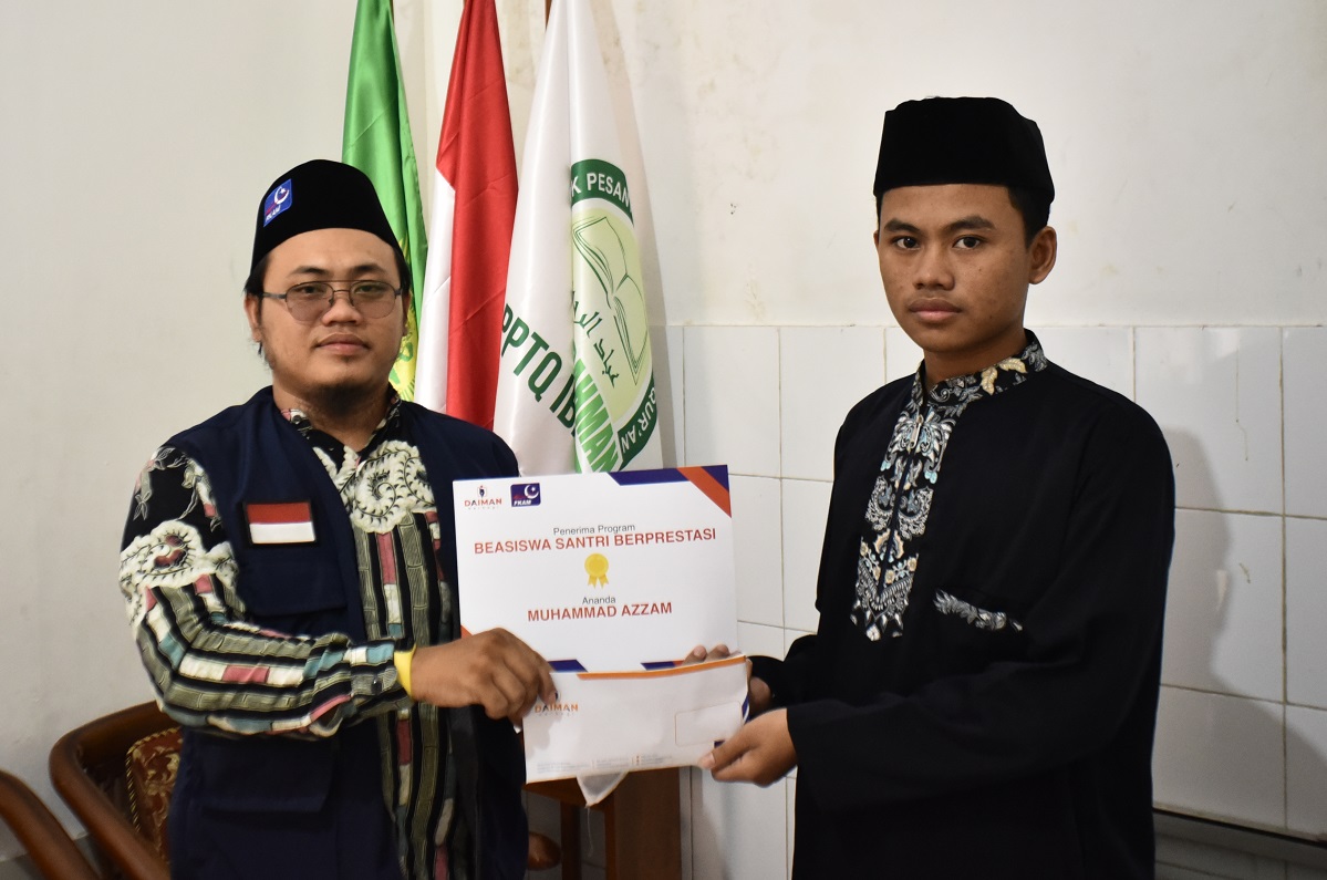 Beasiswa Santri Berprestasi Untuk Muhammad Azzam FKAM